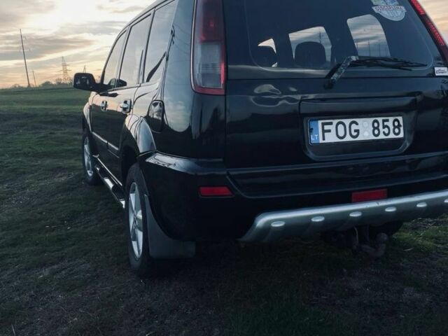 Черный Ниссан ИксТрейл, объемом двигателя 2.2 л и пробегом 400 тыс. км за 3222 $, фото 2 на Automoto.ua