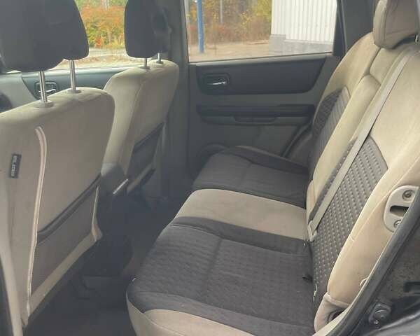 Черный Ниссан ИксТрейл, объемом двигателя 2.2 л и пробегом 308 тыс. км за 2800 $, фото 7 на Automoto.ua