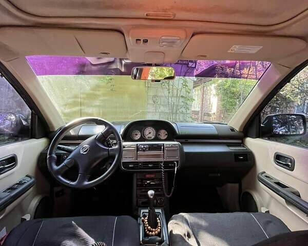 Черный Ниссан ИксТрейл, объемом двигателя 2.5 л и пробегом 287 тыс. км за 7700 $, фото 13 на Automoto.ua