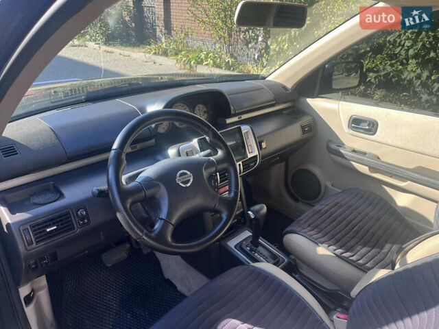 Черный Ниссан ИксТрейл, объемом двигателя 2.49 л и пробегом 176 тыс. км за 7800 $, фото 13 на Automoto.ua