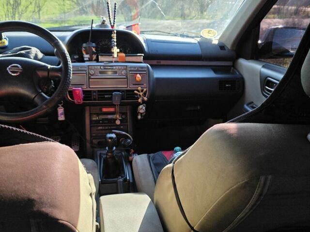 Черный Ниссан ИксТрейл, объемом двигателя 2 л и пробегом 365 тыс. км за 4013 $, фото 1 на Automoto.ua