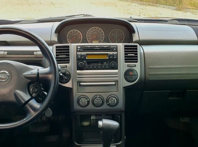 Черный Ниссан ИксТрейл, объемом двигателя 2.5 л и пробегом 260 тыс. км за 5150 $, фото 6 на Automoto.ua