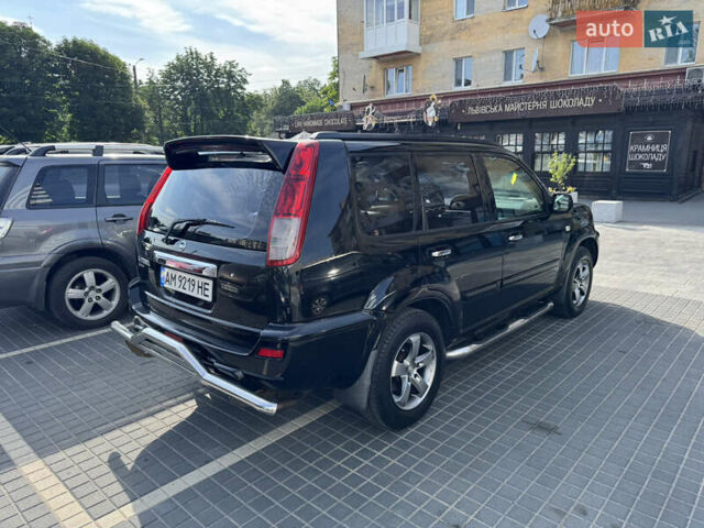 Черный Ниссан ИксТрейл, объемом двигателя 2.5 л и пробегом 318 тыс. км за 8000 $, фото 4 на Automoto.ua