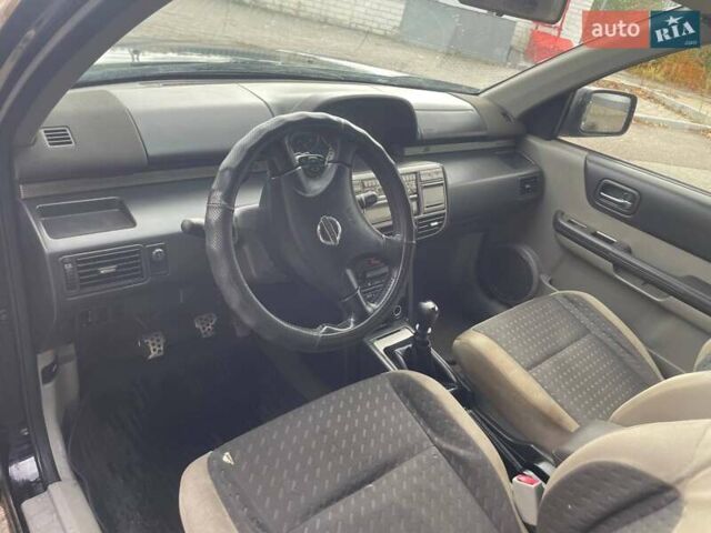 Черный Ниссан ИксТрейл, объемом двигателя 2.2 л и пробегом 308 тыс. км за 2800 $, фото 8 на Automoto.ua