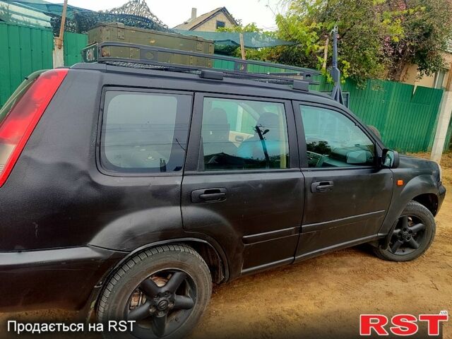 Черный Ниссан ИксТрейл, объемом двигателя 2.2 л и пробегом 357 тыс. км за 4000 $, фото 4 на Automoto.ua