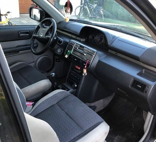 Черный Ниссан ИксТрейл, объемом двигателя 2.2 л и пробегом 310 тыс. км за 2700 $, фото 5 на Automoto.ua