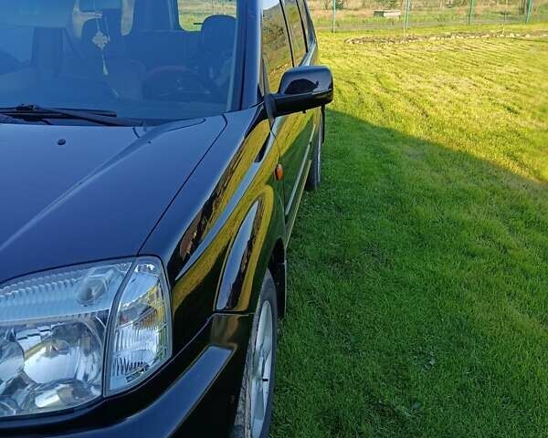 Черный Ниссан ИксТрейл, объемом двигателя 2 л и пробегом 276 тыс. км за 6000 $, фото 3 на Automoto.ua