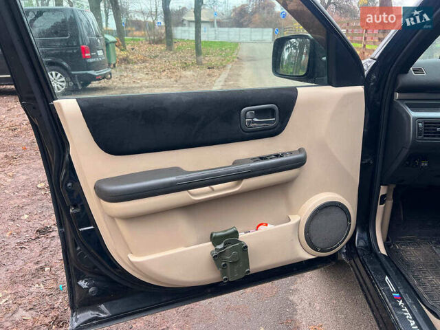 Черный Ниссан ИксТрейл, объемом двигателя 2 л и пробегом 215 тыс. км за 6490 $, фото 8 на Automoto.ua