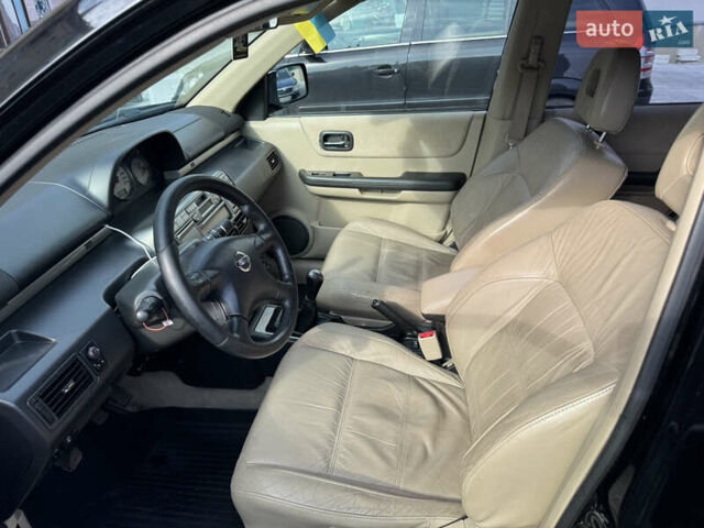 Черный Ниссан ИксТрейл, объемом двигателя 2.5 л и пробегом 318 тыс. км за 8000 $, фото 8 на Automoto.ua