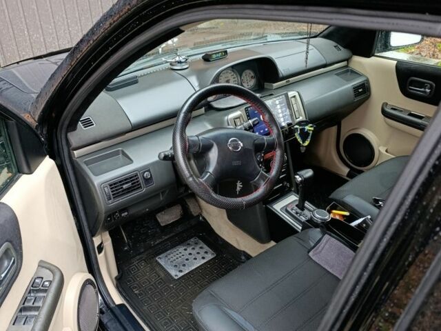 Чорний Ніссан ІксТрейл, об'ємом двигуна 2 л та пробігом 213 тис. км за 7538 $, фото 3 на Automoto.ua