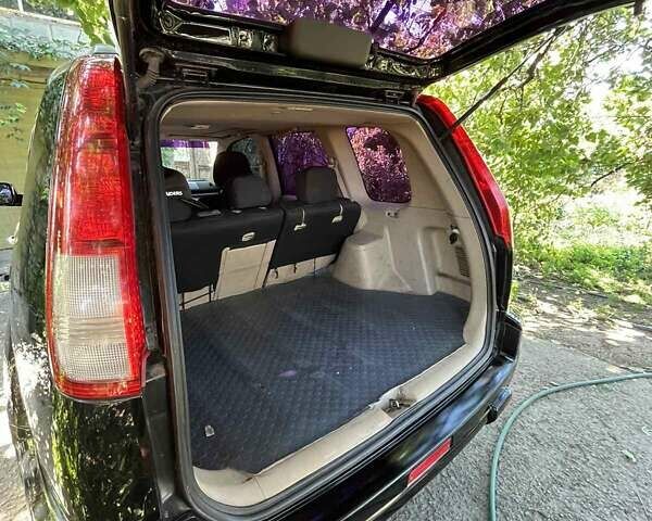 Черный Ниссан ИксТрейл, объемом двигателя 2.5 л и пробегом 287 тыс. км за 7700 $, фото 1 на Automoto.ua