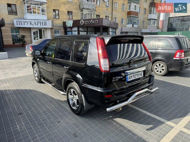 Черный Ниссан ИксТрейл, объемом двигателя 2.5 л и пробегом 318 тыс. км за 8000 $, фото 5 на Automoto.ua