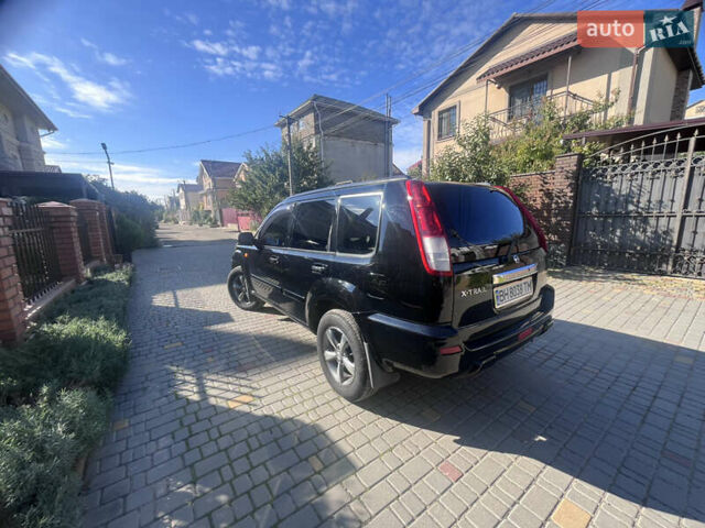 Черный Ниссан ИксТрейл, объемом двигателя 2.49 л и пробегом 176 тыс. км за 7800 $, фото 2 на Automoto.ua