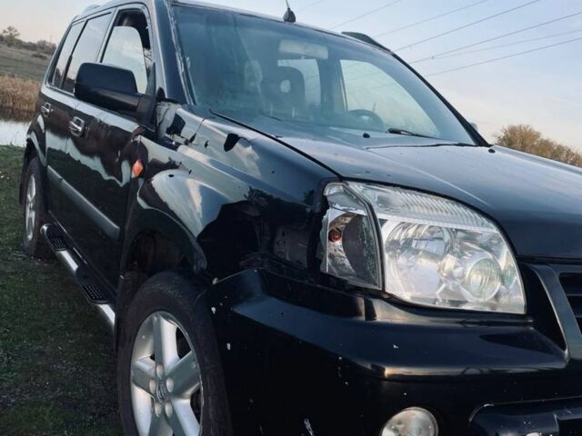 Черный Ниссан ИксТрейл, объемом двигателя 2.2 л и пробегом 400 тыс. км за 3222 $, фото 4 на Automoto.ua