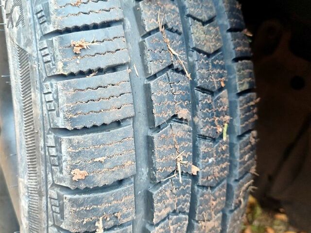 Черный Ниссан ИксТрейл, объемом двигателя 2.2 л и пробегом 357 тыс. км за 4000 $, фото 6 на Automoto.ua