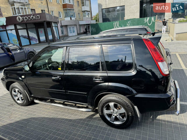 Черный Ниссан ИксТрейл, объемом двигателя 2.5 л и пробегом 318 тыс. км за 8000 $, фото 6 на Automoto.ua