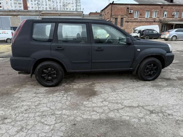 Черный Ниссан ИксТрейл, объемом двигателя 2.2 л и пробегом 278 тыс. км за 2800 $, фото 4 на Automoto.ua