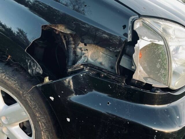 Черный Ниссан ИксТрейл, объемом двигателя 2.2 л и пробегом 400 тыс. км за 3222 $, фото 5 на Automoto.ua