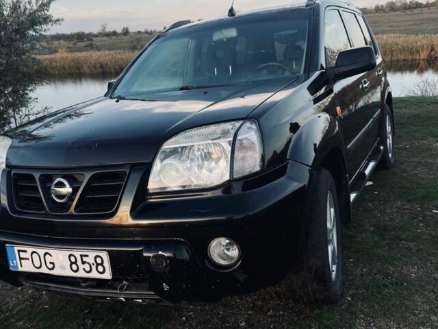 Черный Ниссан ИксТрейл, объемом двигателя 2.2 л и пробегом 400 тыс. км за 3222 $, фото 3 на Automoto.ua