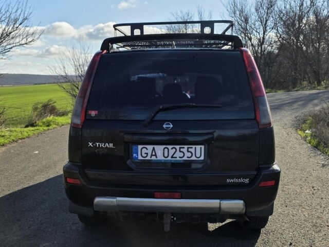 Черный Ниссан ИксТрейл, объемом двигателя 2 л и пробегом 365 тыс. км за 4023 $, фото 2 на Automoto.ua