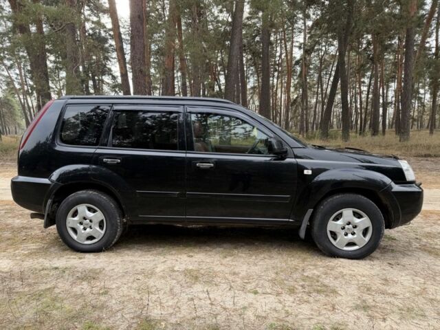 Черный Ниссан ИксТрейл, объемом двигателя 2.2 л и пробегом 225 тыс. км за 3800 $, фото 5 на Automoto.ua