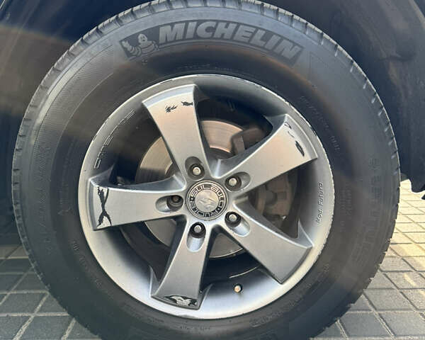 Черный Ниссан ИксТрейл, объемом двигателя 2.5 л и пробегом 318 тыс. км за 8000 $, фото 12 на Automoto.ua