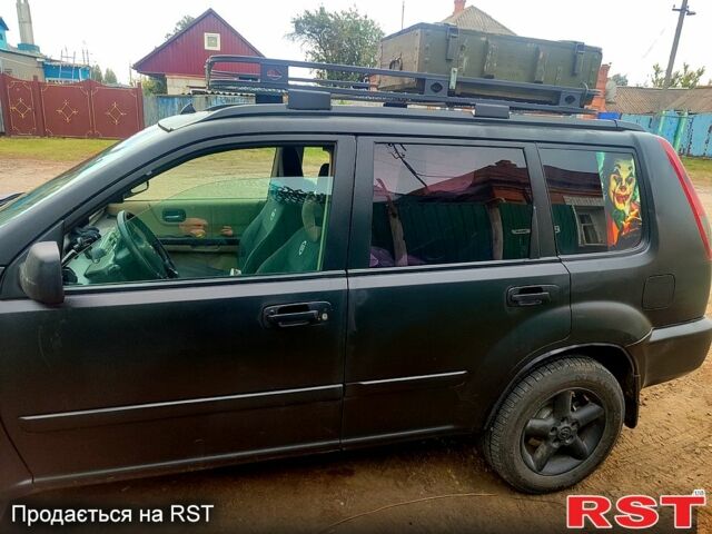 Черный Ниссан ИксТрейл, объемом двигателя 2.2 л и пробегом 357 тыс. км за 4000 $, фото 3 на Automoto.ua