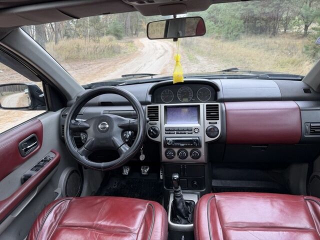 Черный Ниссан ИксТрейл, объемом двигателя 2.2 л и пробегом 225 тыс. км за 3800 $, фото 12 на Automoto.ua