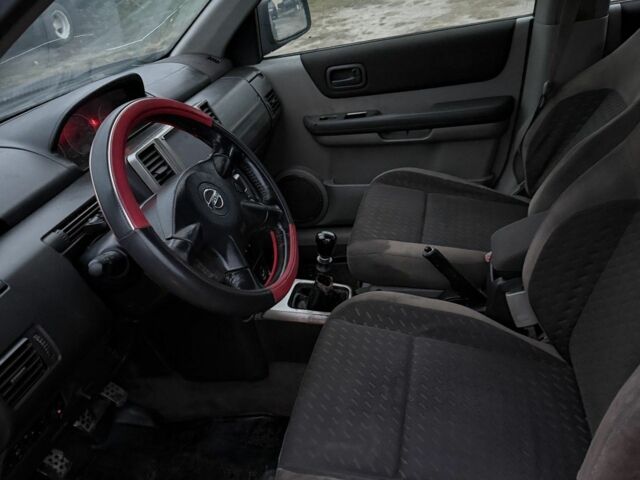 Черный Ниссан ИксТрейл, объемом двигателя 2.2 л и пробегом 278 тыс. км за 2800 $, фото 6 на Automoto.ua