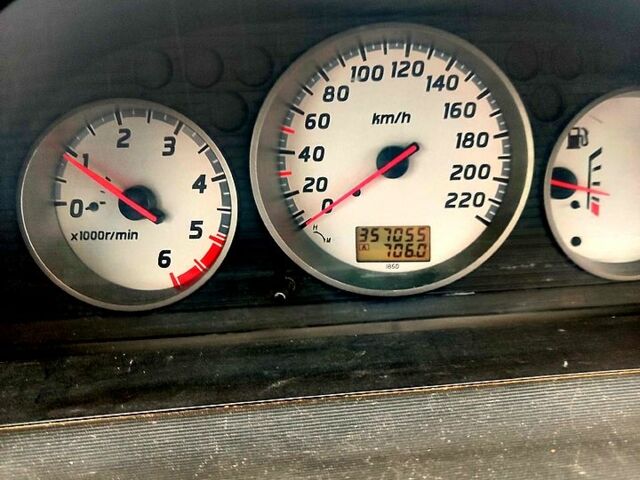 Черный Ниссан ИксТрейл, объемом двигателя 2.2 л и пробегом 357 тыс. км за 4000 $, фото 5 на Automoto.ua