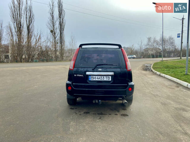 Черный Ниссан ИксТрейл, объемом двигателя 2.49 л и пробегом 300 тыс. км за 6200 $, фото 3 на Automoto.ua