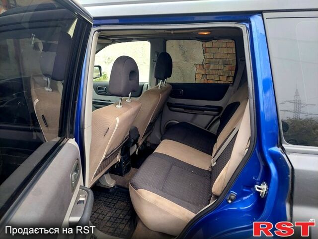 Чорний Ніссан ІксТрейл, об'ємом двигуна 2.2 л та пробігом 300 тис. км за 2750 $, фото 7 на Automoto.ua