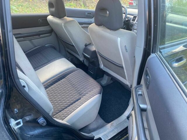 Черный Ниссан ИксТрейл, объемом двигателя 2.2 л и пробегом 339 тыс. км за 3850 $, фото 10 на Automoto.ua