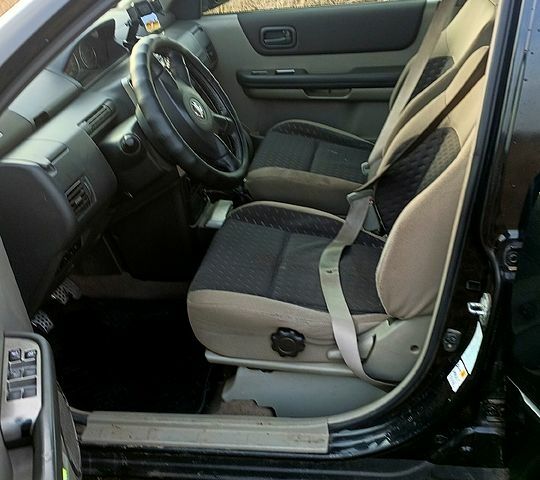 Черный Ниссан ИксТрейл, объемом двигателя 2.2 л и пробегом 294 тыс. км за 5000 $, фото 5 на Automoto.ua