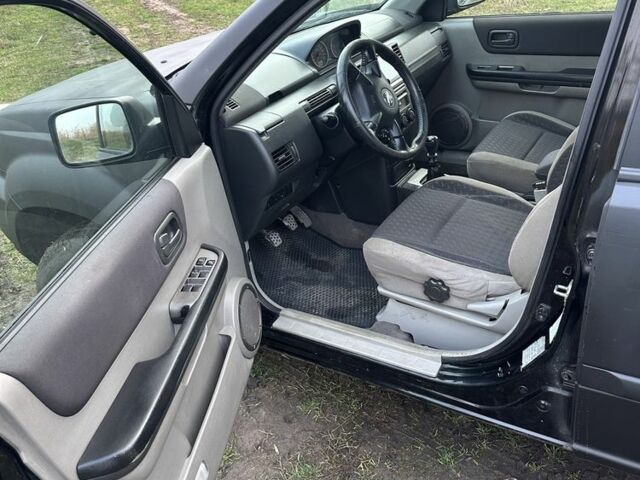 Чорний Ніссан ІксТрейл, об'ємом двигуна 2.2 л та пробігом 401 тис. км за 3150 $, фото 5 на Automoto.ua