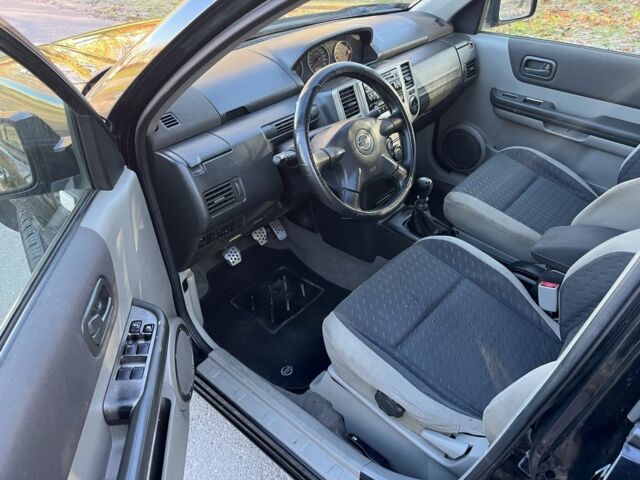 Чорний Ніссан ІксТрейл, об'ємом двигуна 2.2 л та пробігом 279 тис. км за 3483 $, фото 4 на Automoto.ua