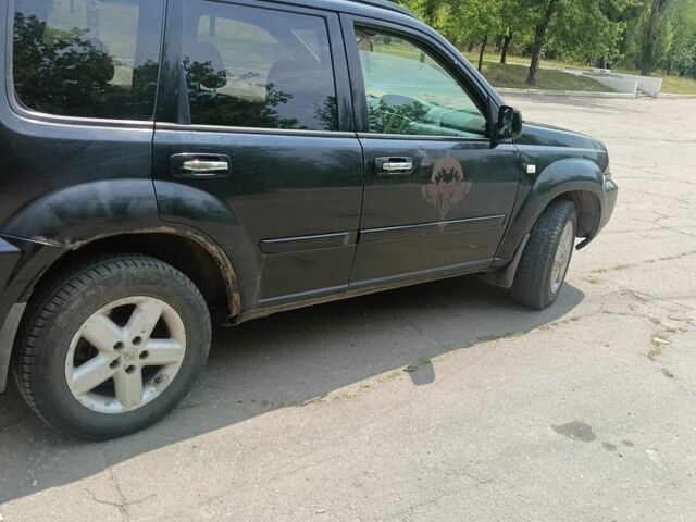 Черный Ниссан ИксТрейл, объемом двигателя 2.2 л и пробегом 338 тыс. км за 2900 $, фото 3 на Automoto.ua