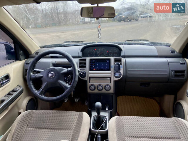 Черный Ниссан ИксТрейл, объемом двигателя 2.49 л и пробегом 300 тыс. км за 6200 $, фото 11 на Automoto.ua