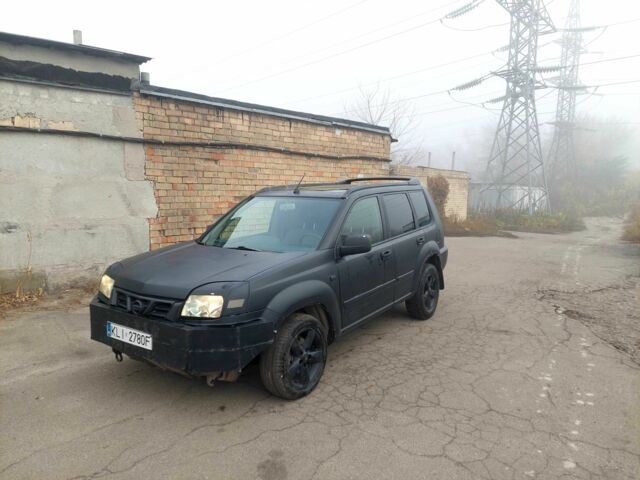 Черный Ниссан ИксТрейл, объемом двигателя 2.2 л и пробегом 250 тыс. км за 2750 $, фото 4 на Automoto.ua