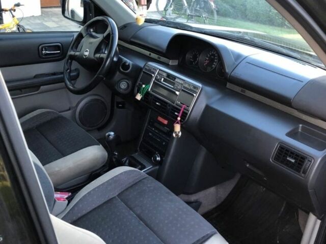 Черный Ниссан ИксТрейл, объемом двигателя 2.2 л и пробегом 266 тыс. км за 2200 $, фото 3 на Automoto.ua