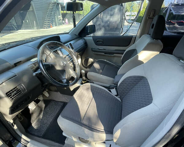 Черный Ниссан ИксТрейл, объемом двигателя 2 л и пробегом 215 тыс. км за 7000 $, фото 21 на Automoto.ua