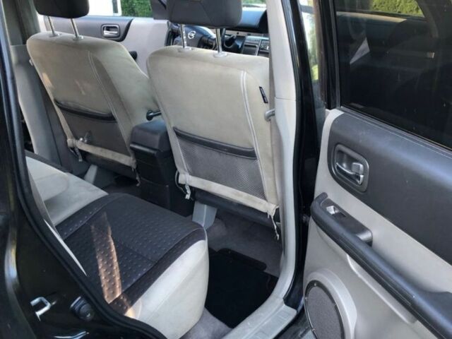 Черный Ниссан ИксТрейл, объемом двигателя 2.2 л и пробегом 266 тыс. км за 2200 $, фото 4 на Automoto.ua