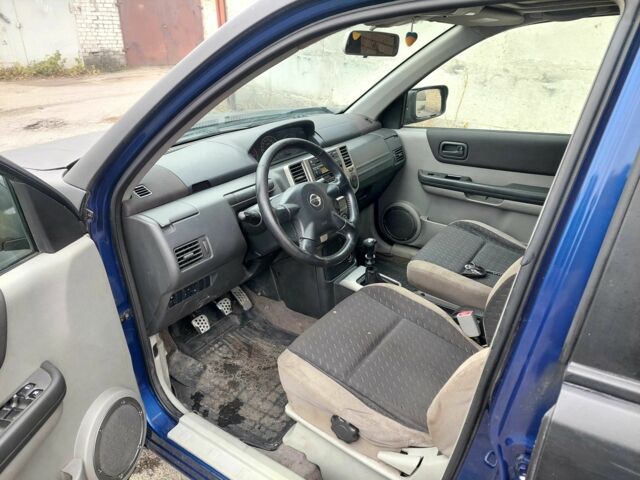 Черный Ниссан ИксТрейл, объемом двигателя 2.2 л и пробегом 250 тыс. км за 2750 $, фото 7 на Automoto.ua