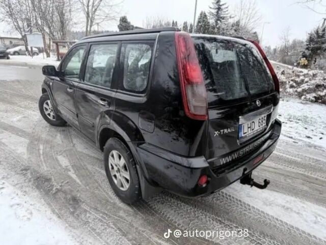 Черный Ниссан ИксТрейл, объемом двигателя 2.2 л и пробегом 237 тыс. км за 2235 $, фото 3 на Automoto.ua