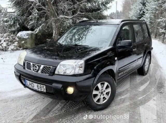 Черный Ниссан ИксТрейл, объемом двигателя 2.2 л и пробегом 237 тыс. км за 2235 $, фото 1 на Automoto.ua