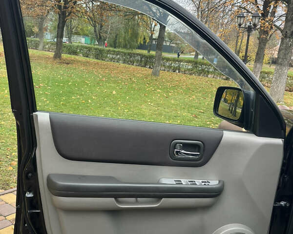 Чорний Ніссан ІксТрейл, об'ємом двигуна 2.5 л та пробігом 179 тис. км за 6800 $, фото 18 на Automoto.ua