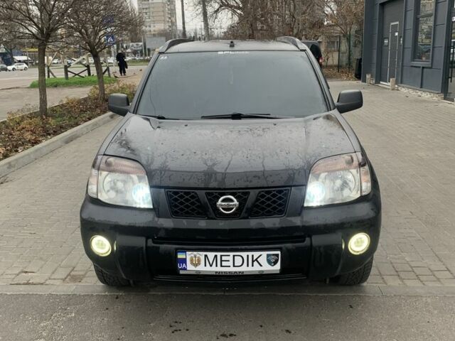 Чорний Ніссан ІксТрейл, об'ємом двигуна 2.2 л та пробігом 390 тис. км за 3561 $, фото 1 на Automoto.ua