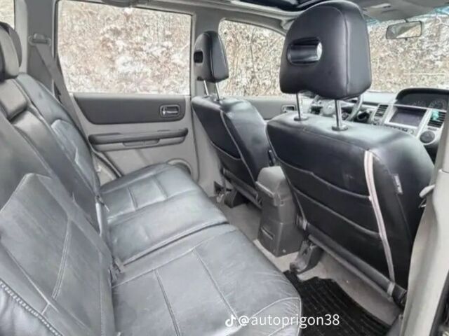 Черный Ниссан ИксТрейл, объемом двигателя 2.2 л и пробегом 237 тыс. км за 2235 $, фото 6 на Automoto.ua