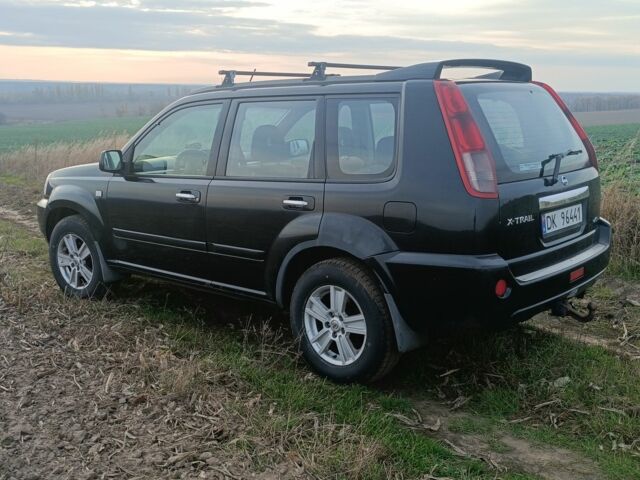 Черный Ниссан ИксТрейл, объемом двигателя 2.2 л и пробегом 294 тыс. км за 5000 $, фото 3 на Automoto.ua