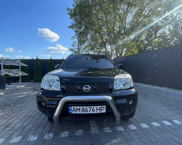 Черный Ниссан ИксТрейл, объемом двигателя 2 л и пробегом 215 тыс. км за 7000 $, фото 7 на Automoto.ua